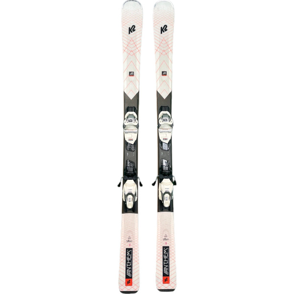 K2 Anthem 76X : skis alpins pour femmes avec fixations montées.