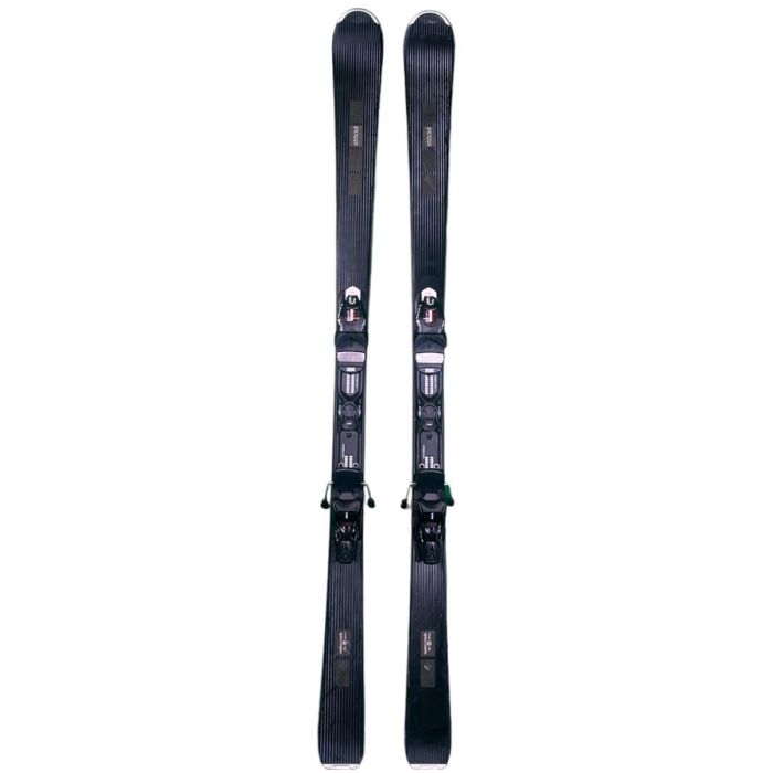 Stöckli Otree moton Bamboo 2020 : skis noirs et bambou avec fixations.