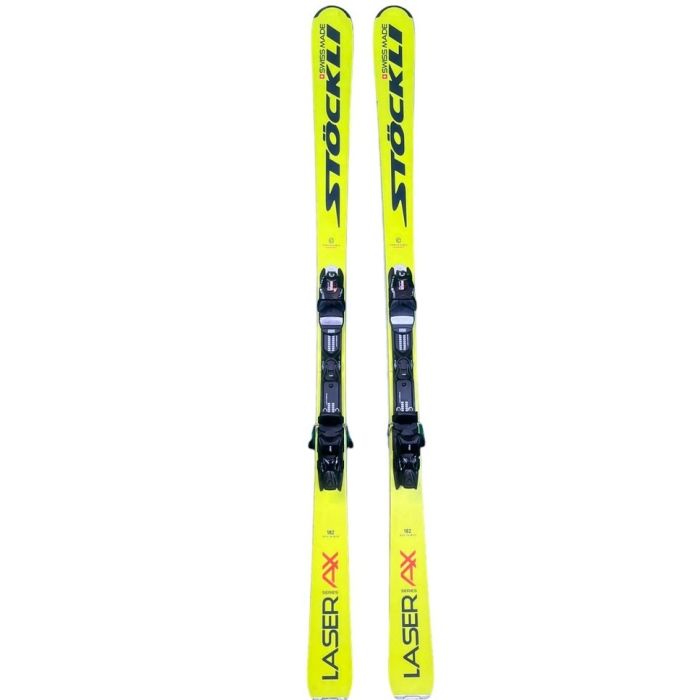 Stöckli Laser AX : skis de haute performance avec fixations montées.