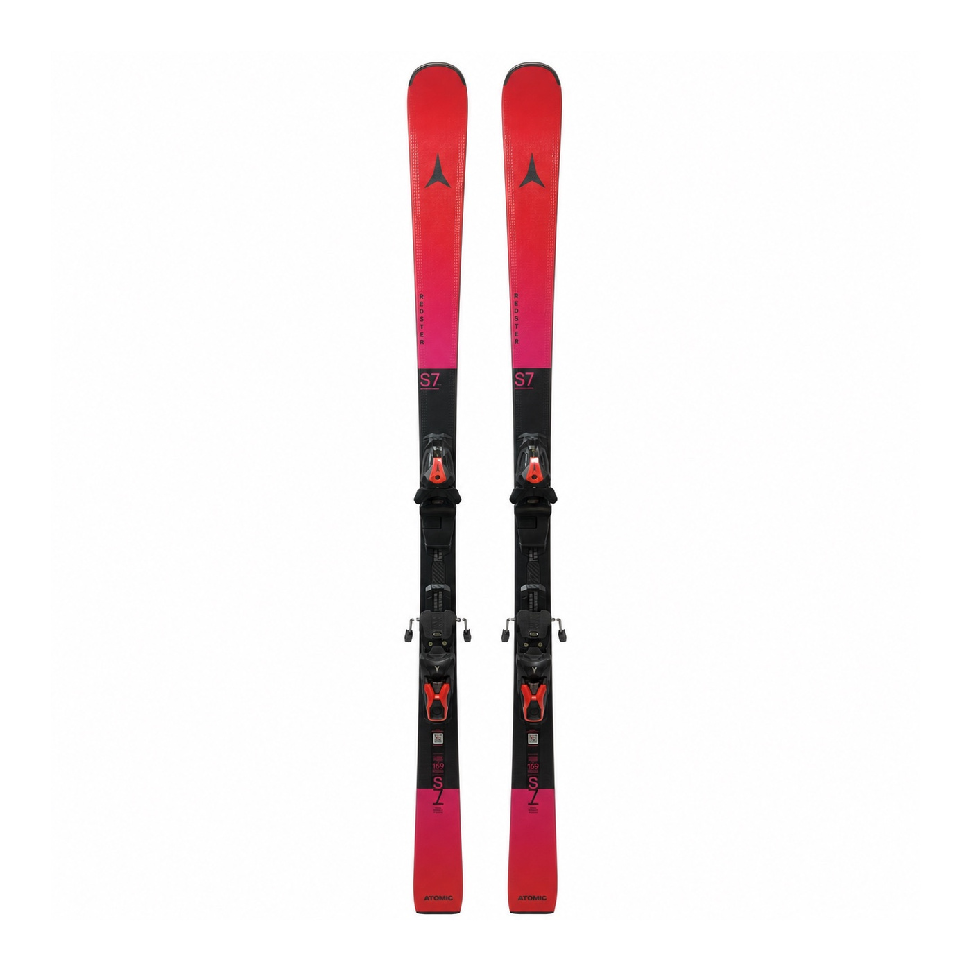 Atomic Redster S7 ski beide ski's volledig zichtbaar staand, rode bovenzijde met roze/magenta kleurovergang naar zwarte staart, 'S7' model opschrift en Atomic M12 GW bindingen