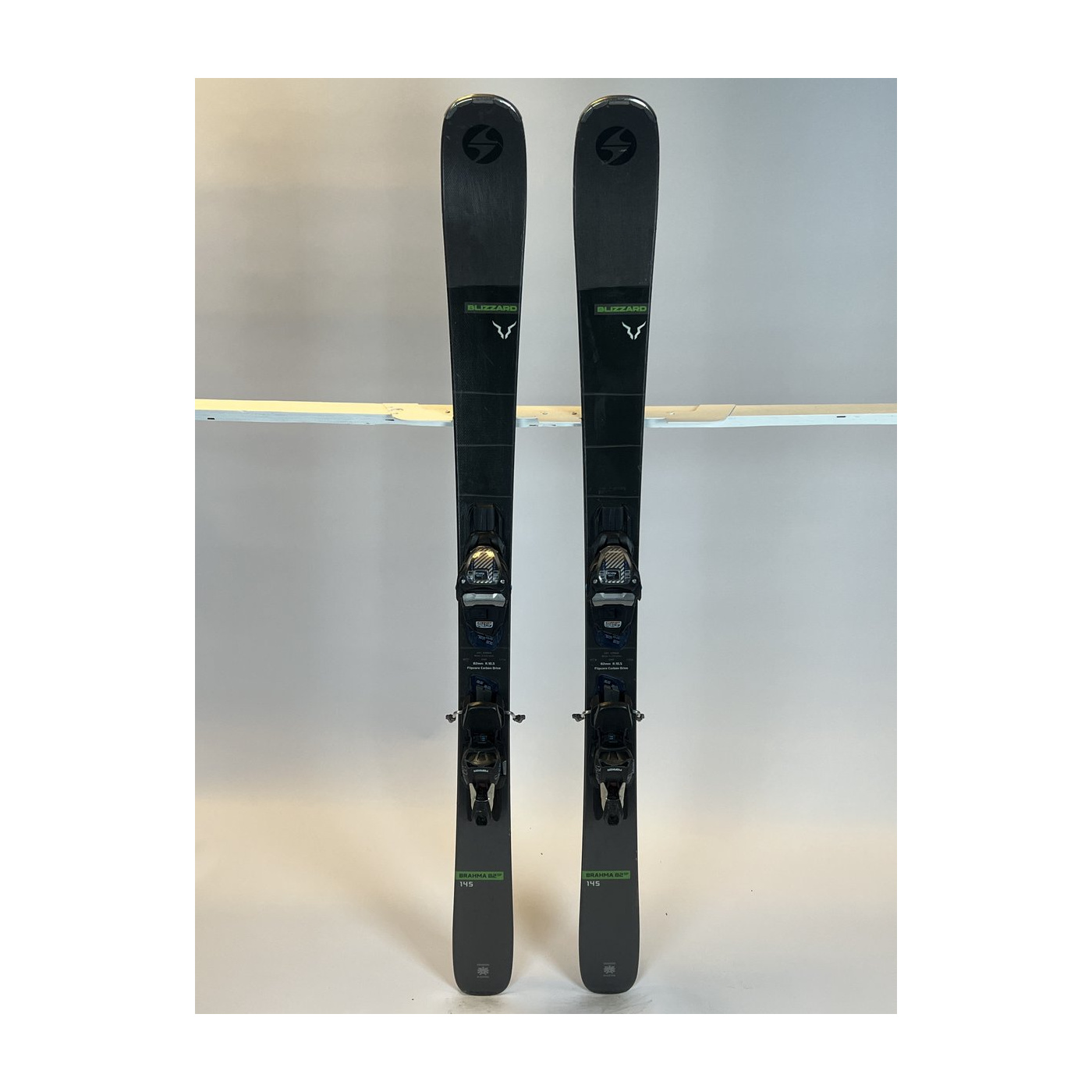 Blizzard Brahma 82 - 2020 : skis avec fixations, vue de dessus.